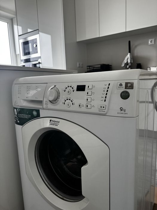 Máquina de Lavar Roupa Hotpoint Ariston 9Kg ECO9F1091