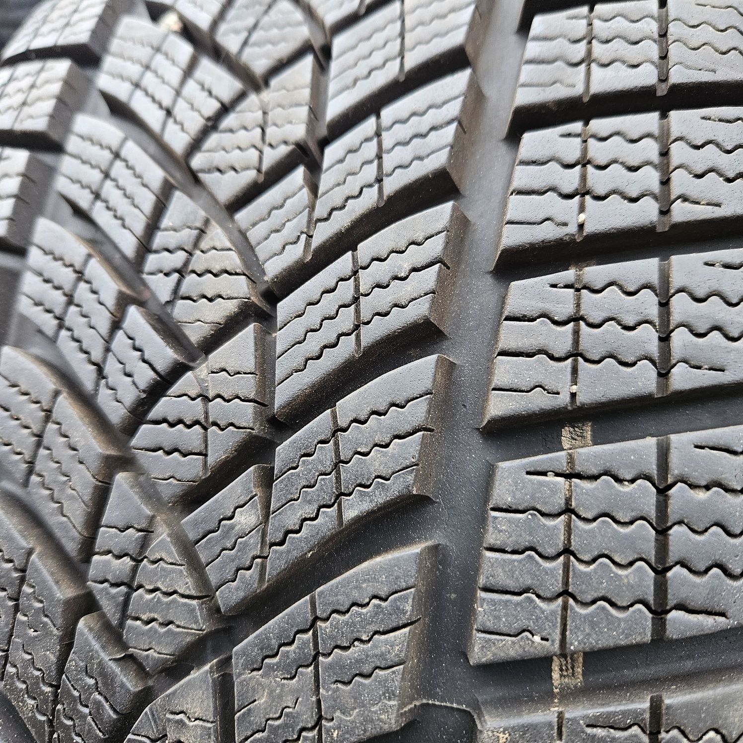 215/50R19 Goodyear UltraGrip Preformance + zimowe piękne 4szt rok2021