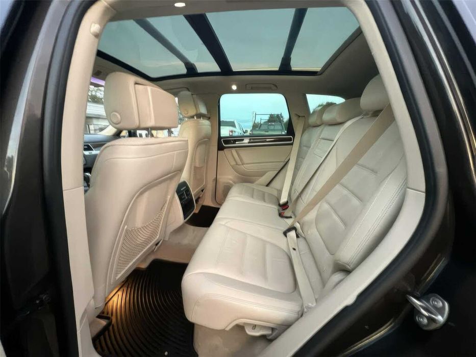 Volkswagen Touareg Lux      2016