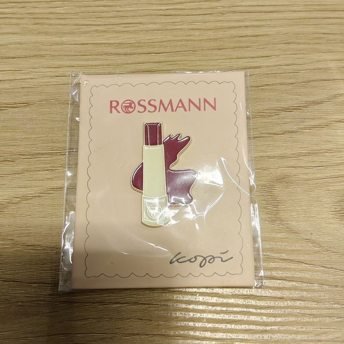 Przypinka szminka Rossmann
