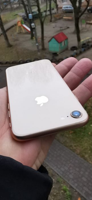Apple Iphone 8   64gb  NFC   Як Новий  100%  орігінал Neverlock