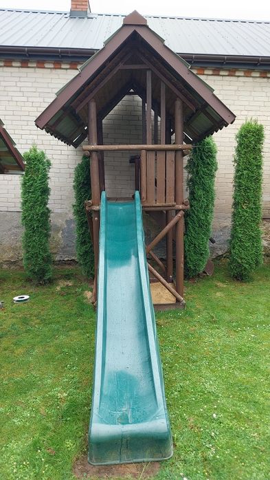 Domek dla Dzieci z Zjeżdżalnią