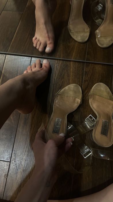 Босоніжки жіночі