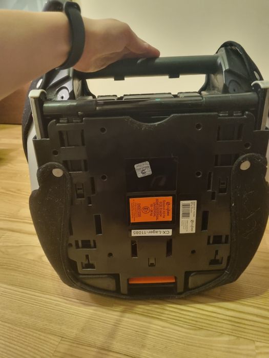 Fotelik samochodowy dziecięcy