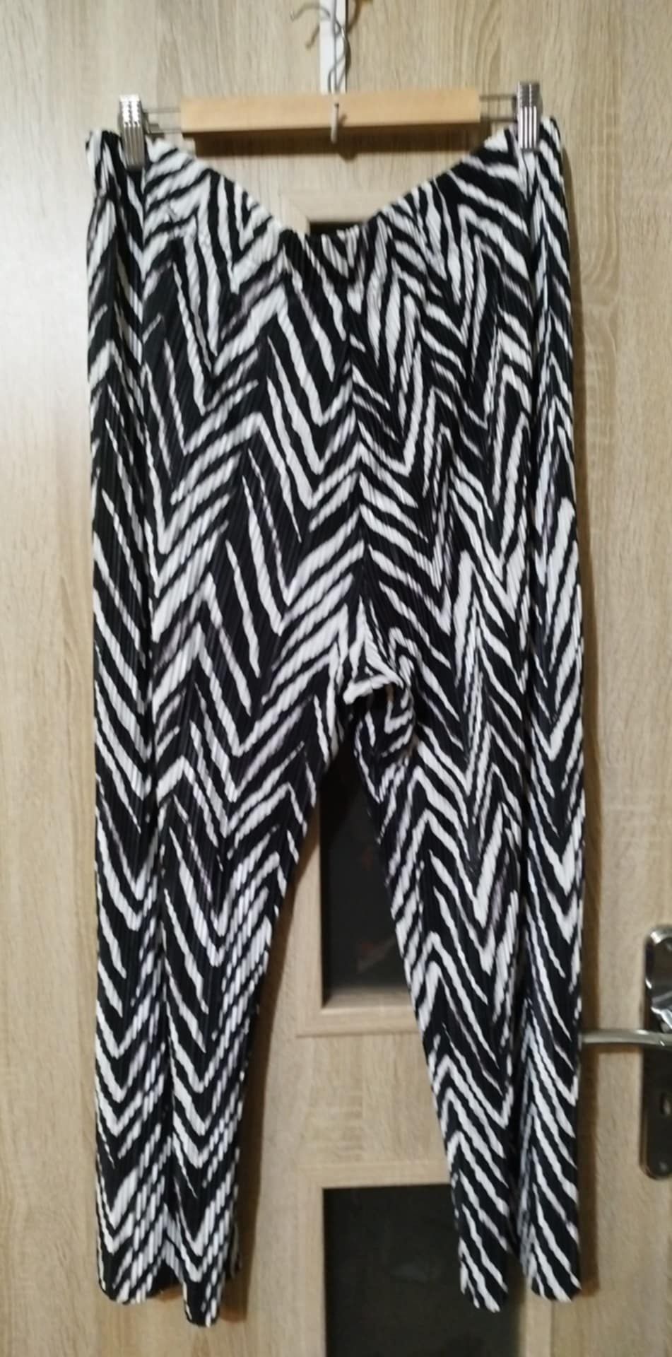 Spodnie damskie marszczone zebra