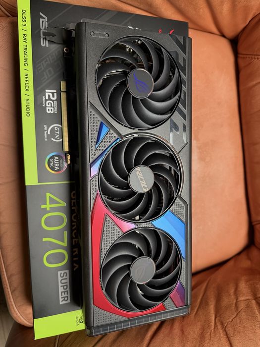 Rtx 4070 super asus rog strix