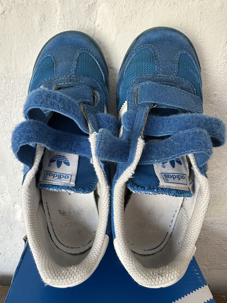 Кроссовки финмы adidas , размер 31 ( 19см стелька)