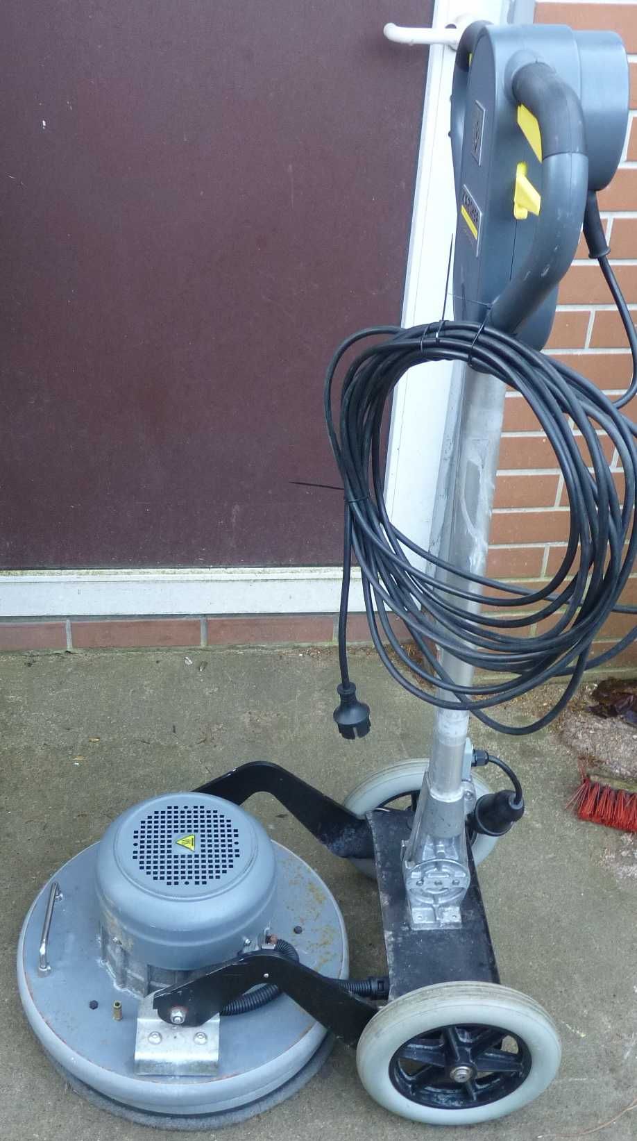 Szorowarka jednotarczowa Karcher BDS 43 Orbital C