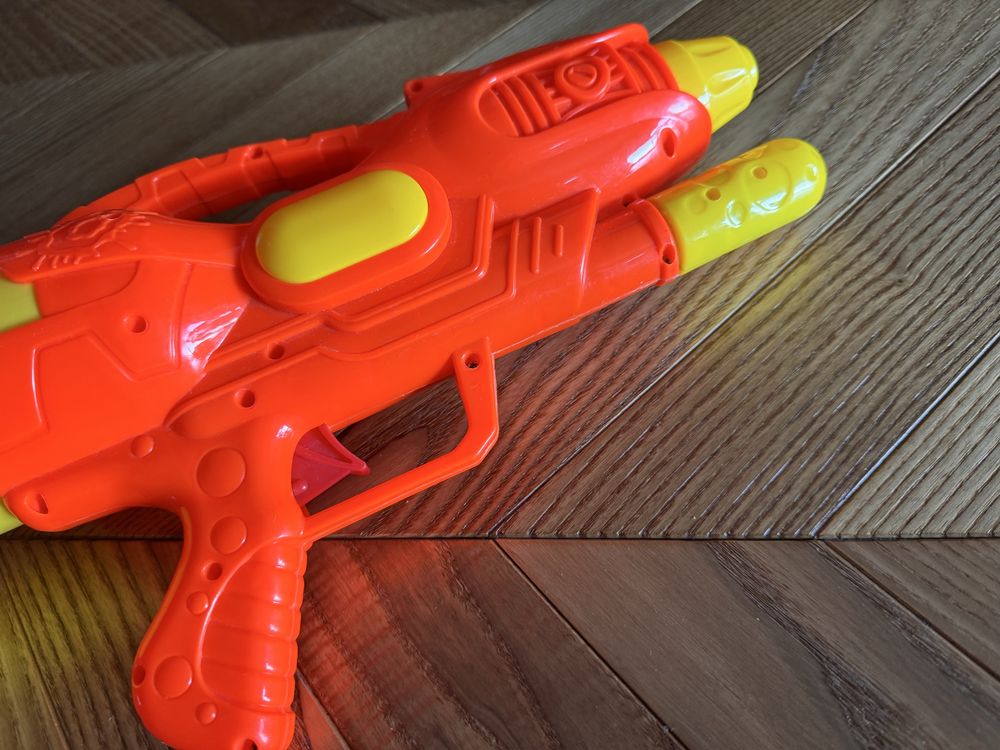 Zabawka dla dzueci pistolet  na wode 10 zł