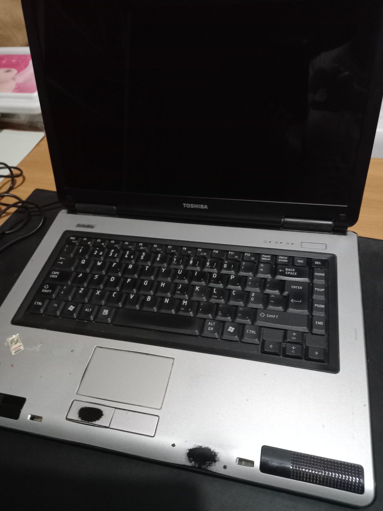 Computador portátil impecável