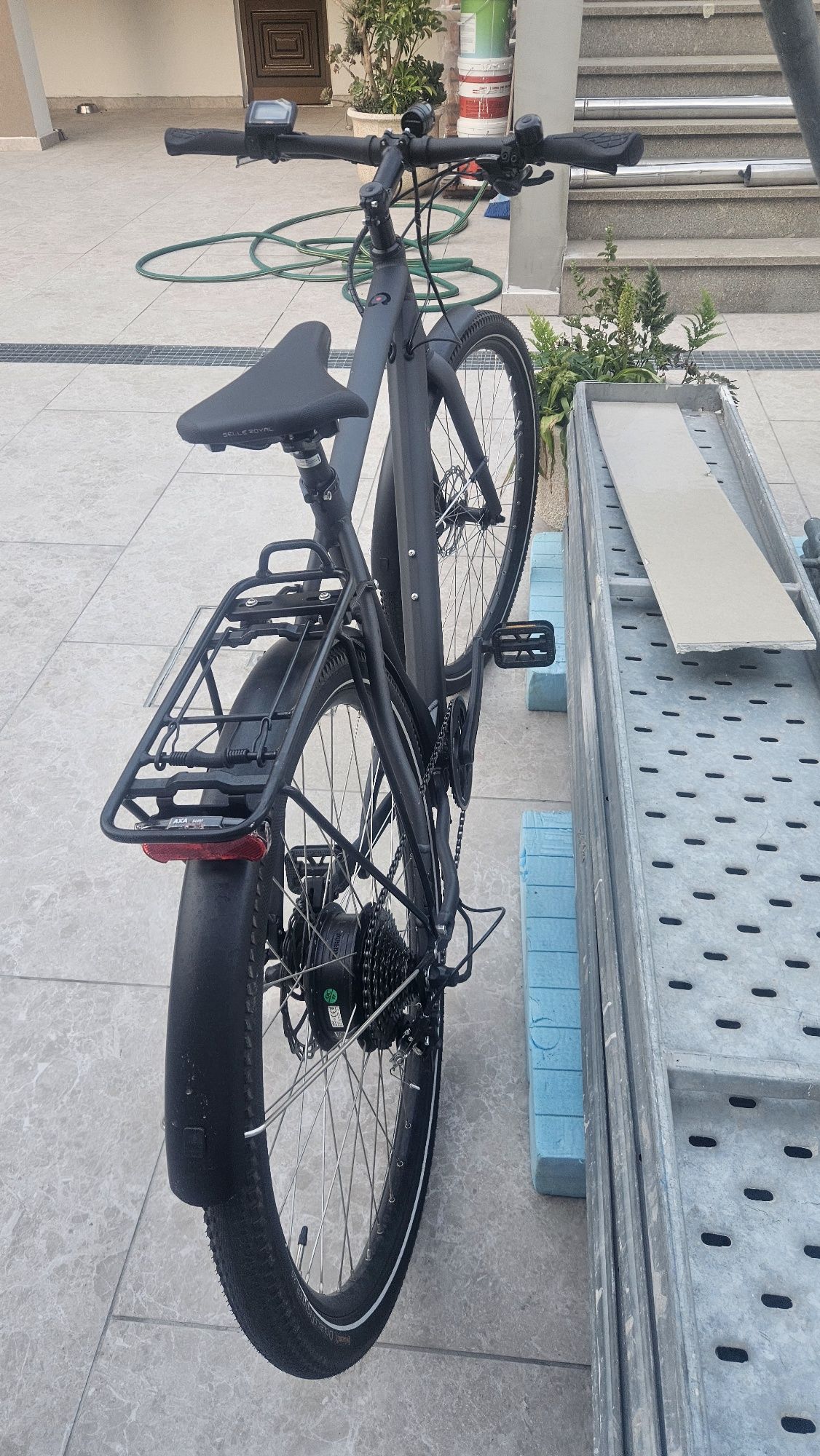 Bicicleta eléctrica beeq b400
