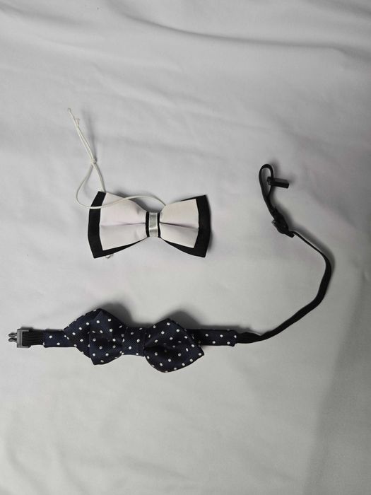 Muszka granatowa w groszki