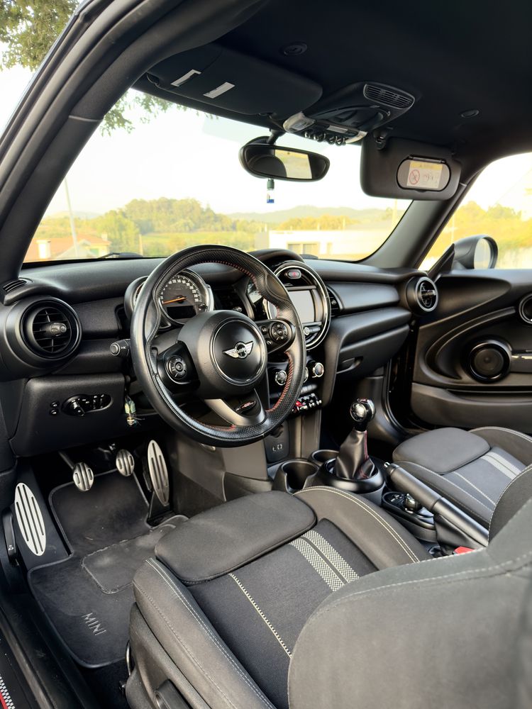 MINI One 1.5 interior John Cooper Works
