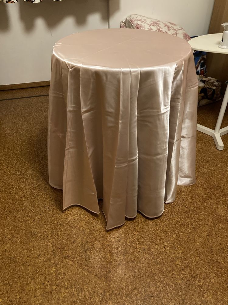 Toalha camilha para mesa redonda e carpete