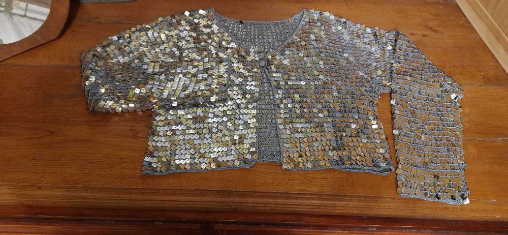 Стильний кардиган з паєтками