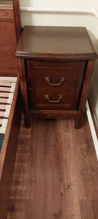 Zestaw mebli do sypialni i nowy materac