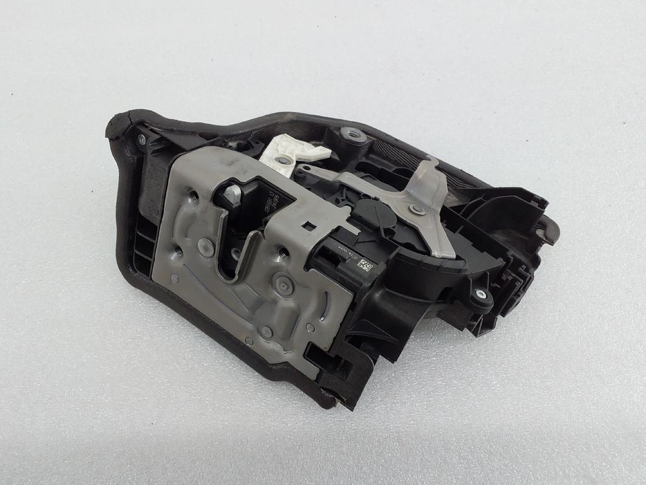 Fechadura / fecho porta frente esquerdo BMW X1 (F48)