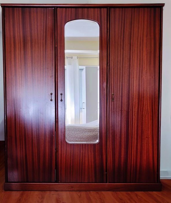 Roupeiro 3 portas madeira maciça com espelho bisotado