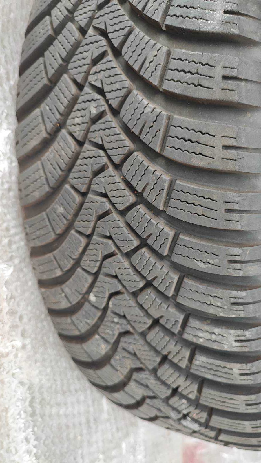 Зимові японські шини FALKEN Eurowinter HS01 SUV 215/60R17 100V