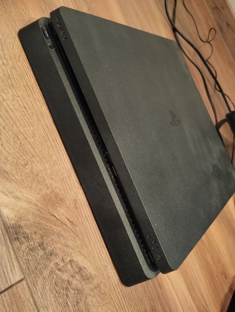 Zestaw Konsola PS4 slim 512 GB, telewizor Sony 42" oraz akcesoriami