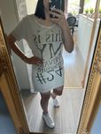 Sportowa sukienka ze srebrnym napisem bawełniana