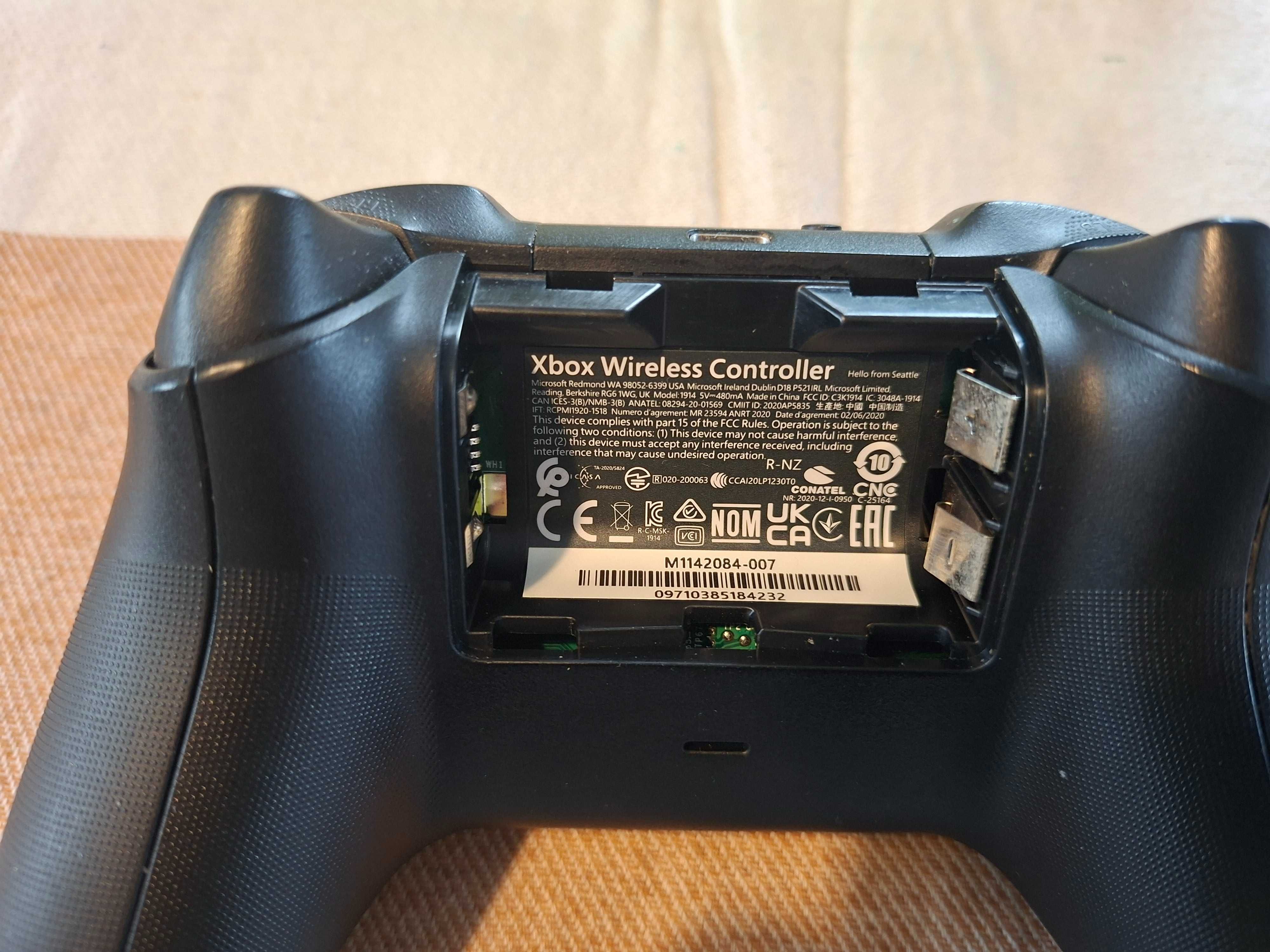 Kontroler bezprzewodowy MICROSOFT Xbox Carbon Black + Kabel USB-C
