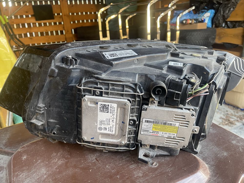Lampa bi-xenon Audi Q5 EU/ uszkodzona kompletna