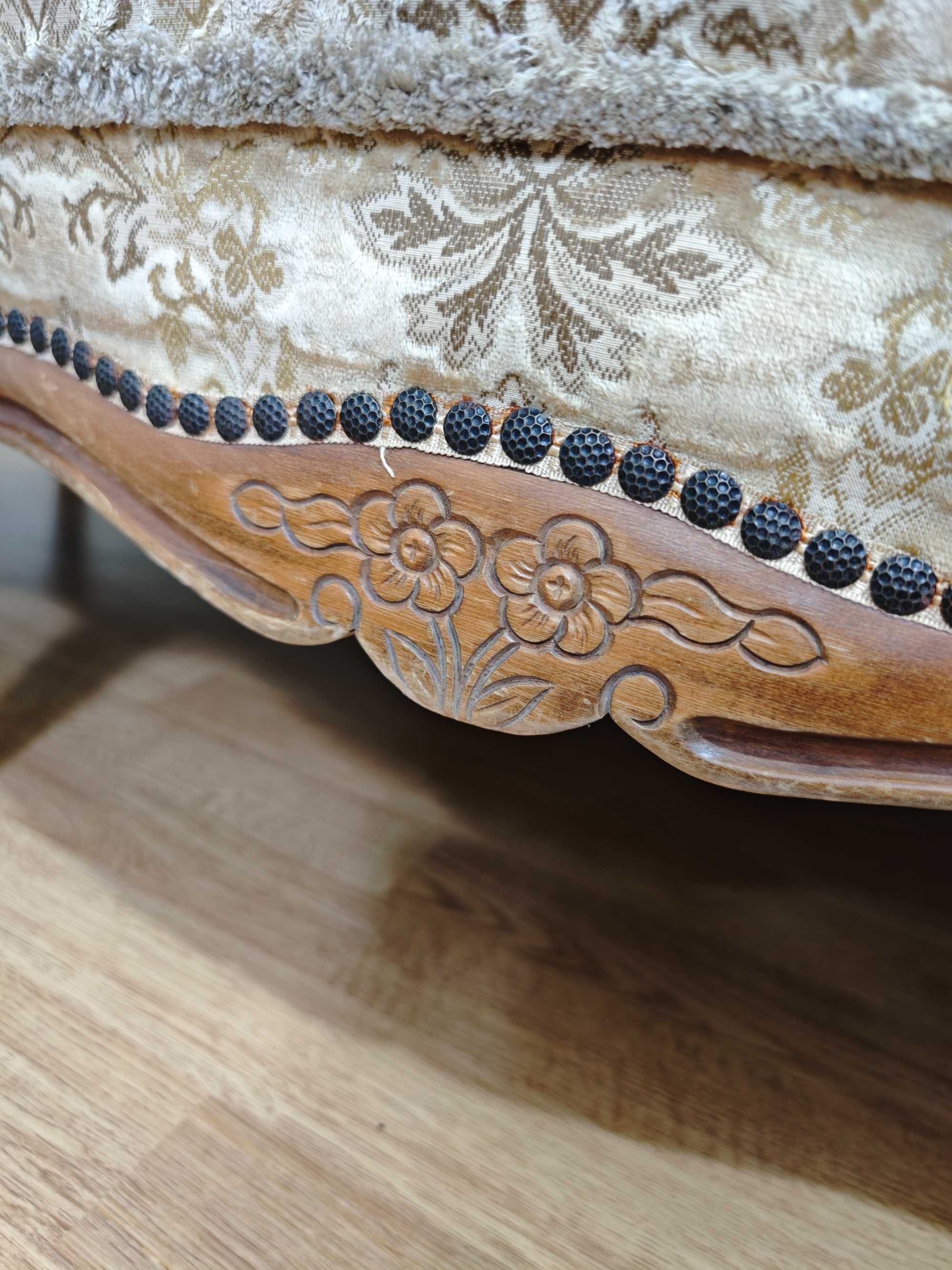 Sofa w stylu Ludwikowskim