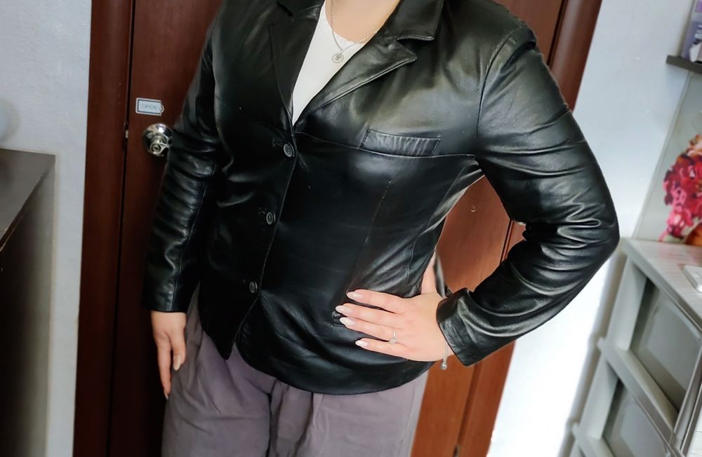 Шкіряний жіночий піджак М/ L.