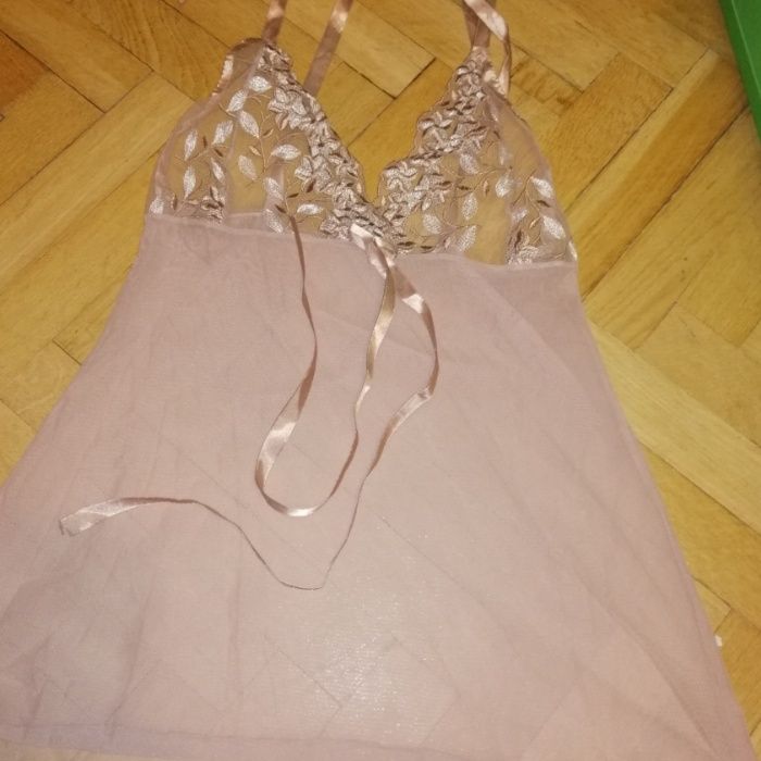 Koszulka na naramkach