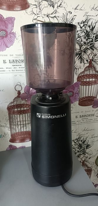 Кавомолка прямого помолу Nuova Simonelli гріндер