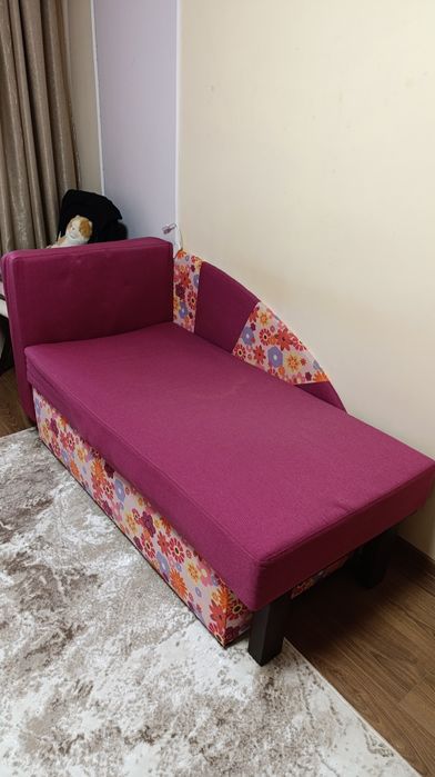 Диван дитячий, б/у хороший стан