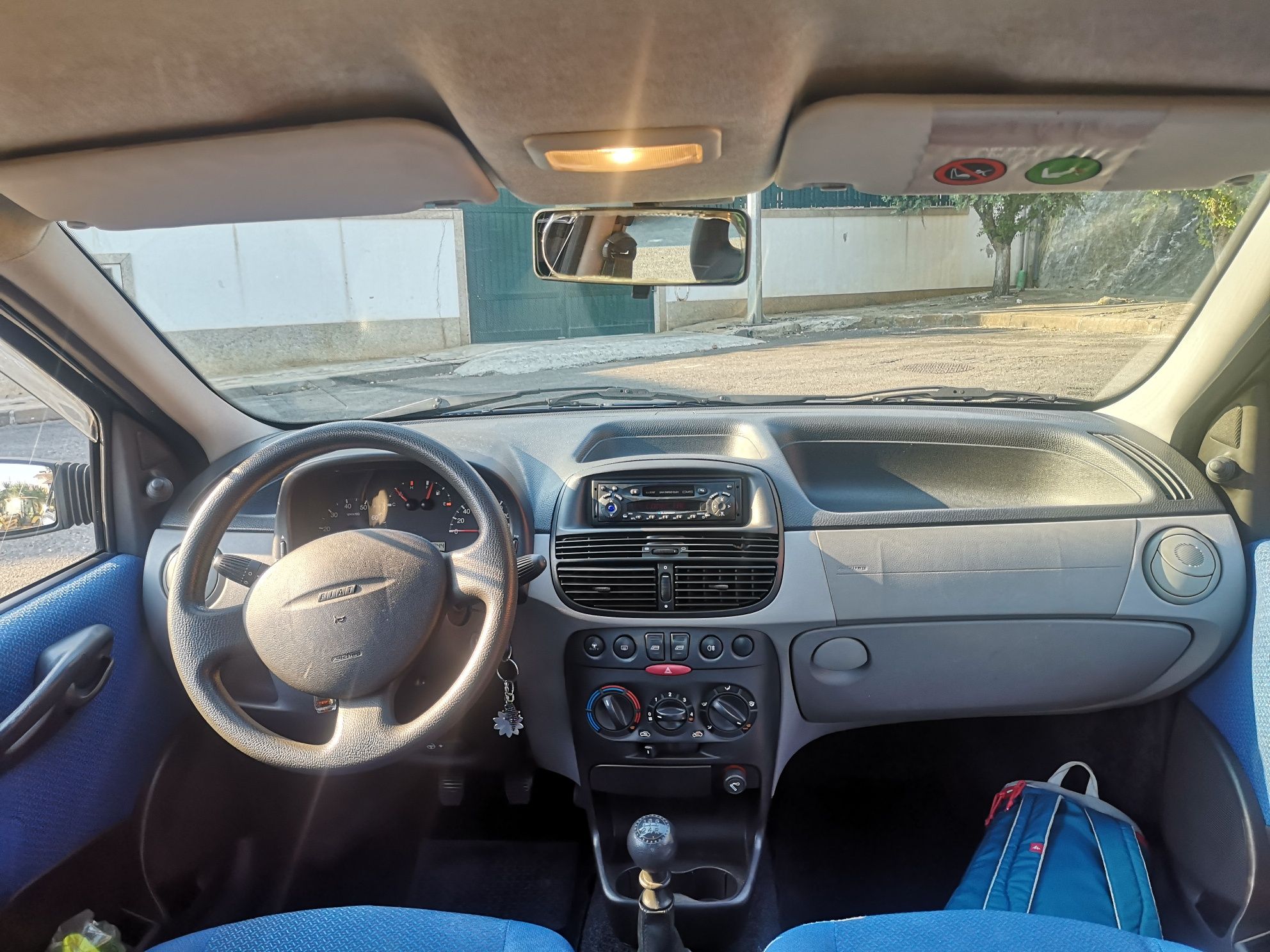 Punto 1.2cc 8v Pequeno por fora e gigante por dentro.