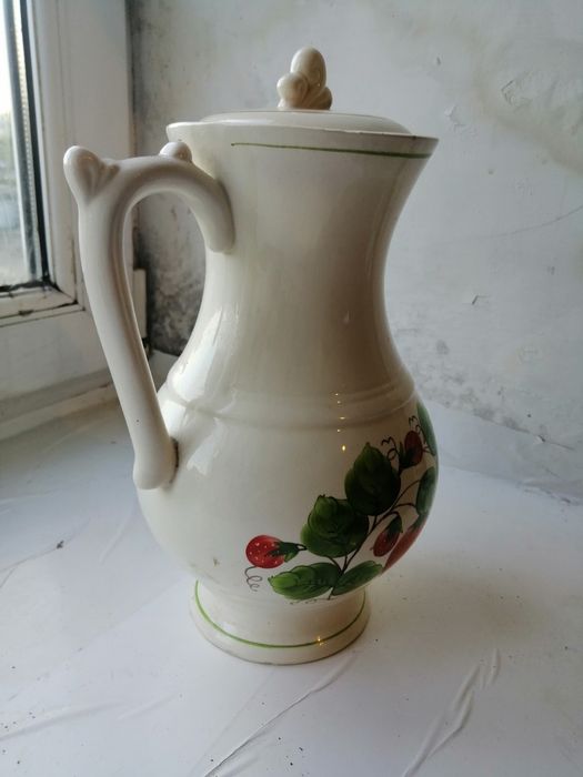Декоративный кувшин фаянс.