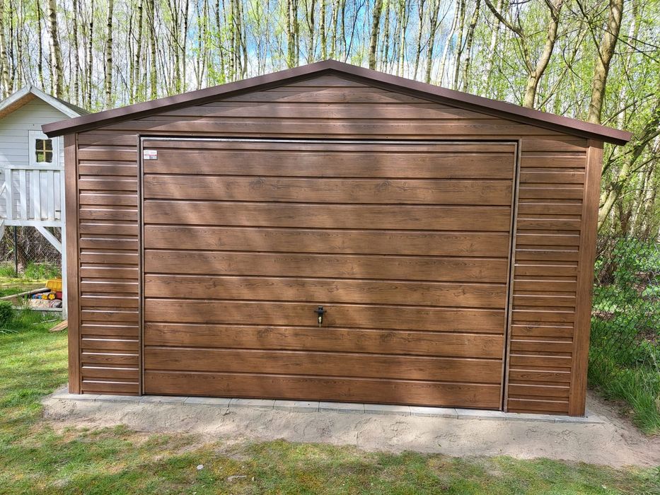 Garaż blaszany pojedynczy 4x6 drewnopodobny - Dach dwuspadowy, Brama u