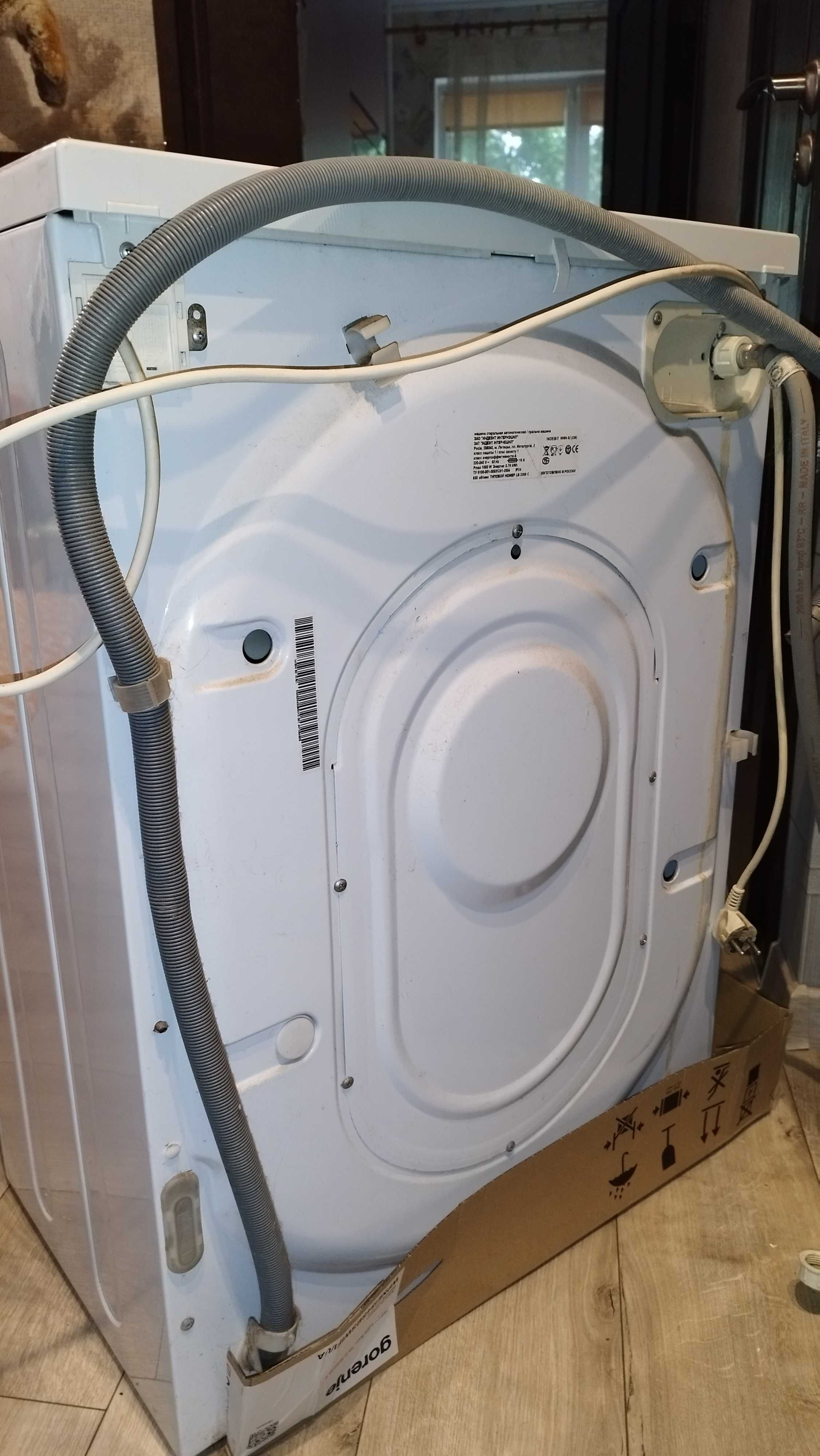 Продам пральну машину Indesit WISN 82 2500грн.