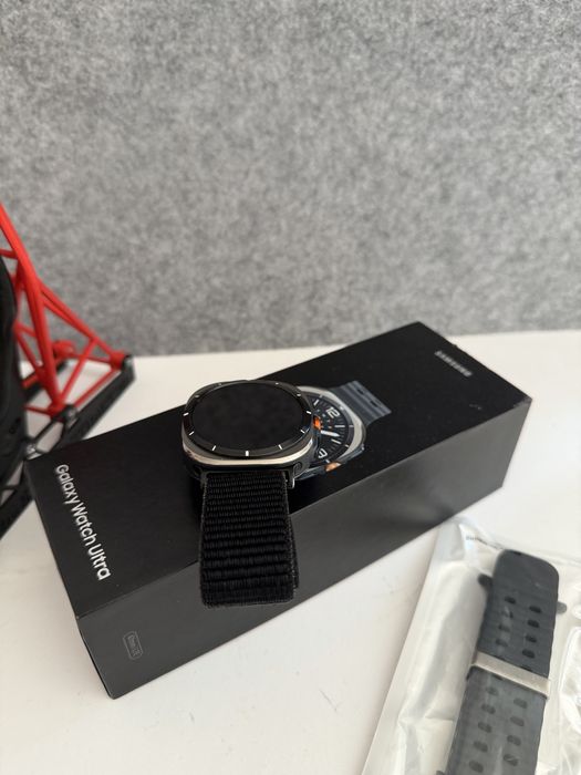 Troco/Vendo Samsung Galaxy Watch Ultra Titanium Silver