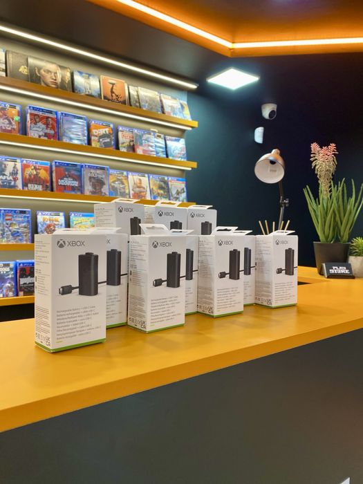 Акумулятор Xbox Play and Charge - нові від магазину