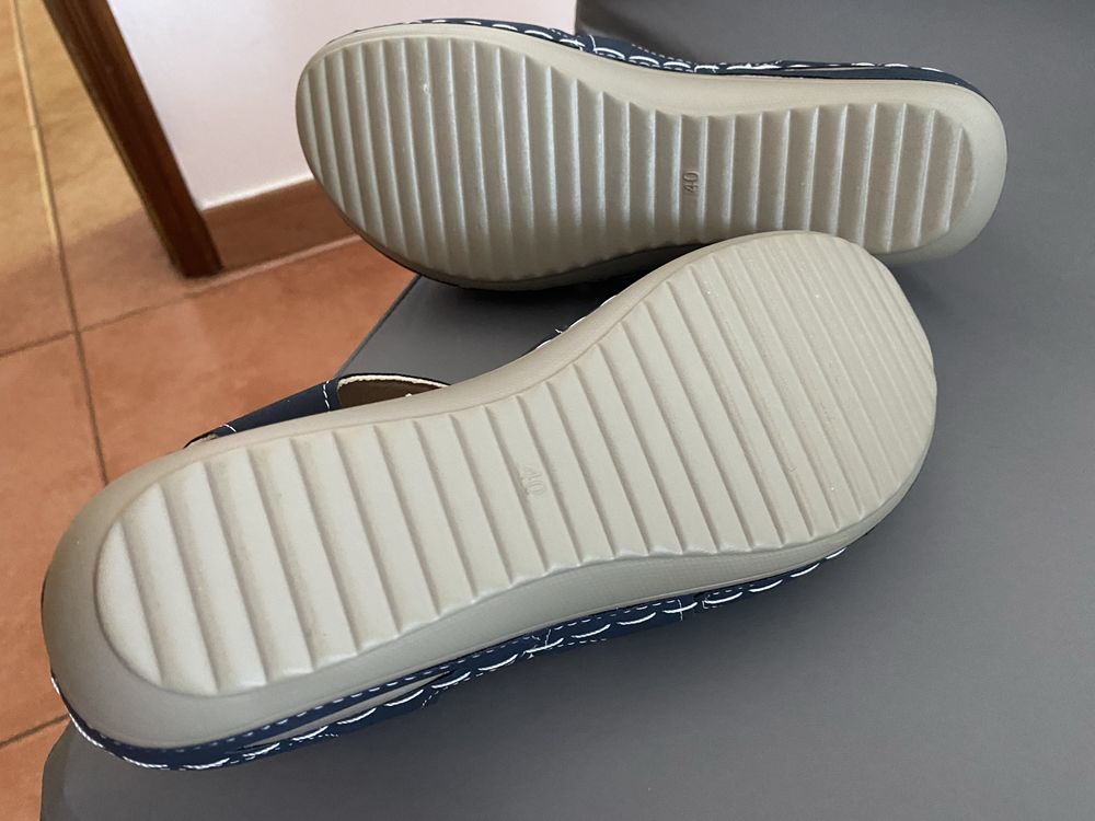 Sandalias azuis leves