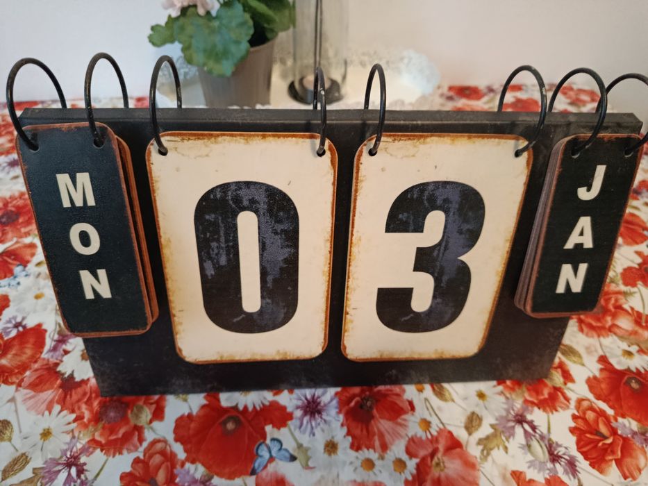 Kalendarz metalowy stojący kołowy industrialny vintage