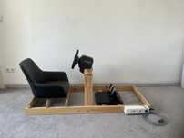 Thrustmaster T248 + pedały + stelaż z fotelem – komplet do simracingu