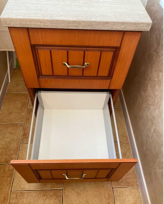 Цену снижено! Продам хорошую тумбу из дерева для кухни / гостиной