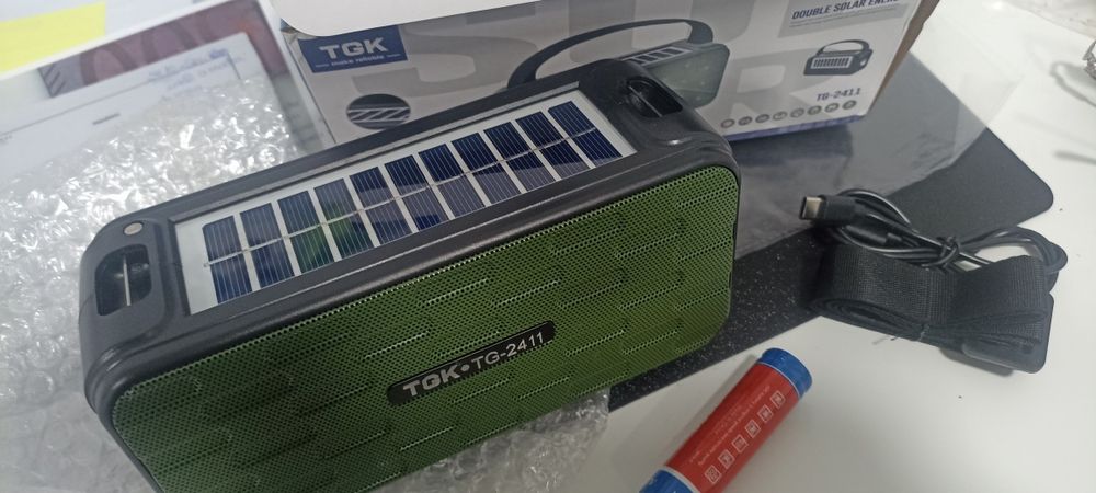 Wireless speaker c lanterna