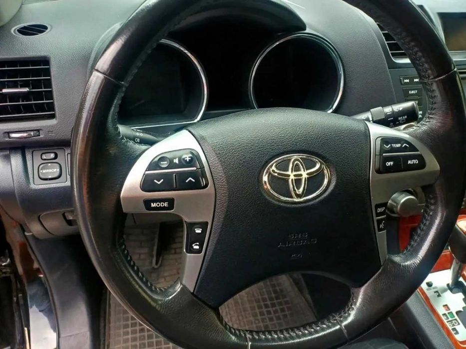Toyota Highlander 3.5 V6 4WD • 7 мест • Япония • ГБО • 2011