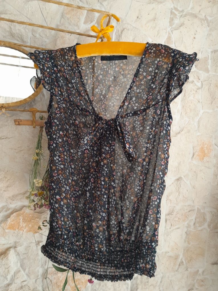 Blusa  florida, Zara . Tamanho M