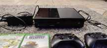 Xbox One 500gb + 2 pady × 24 gry