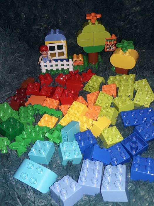 73 елементи + пластинка оригінального лего дупло