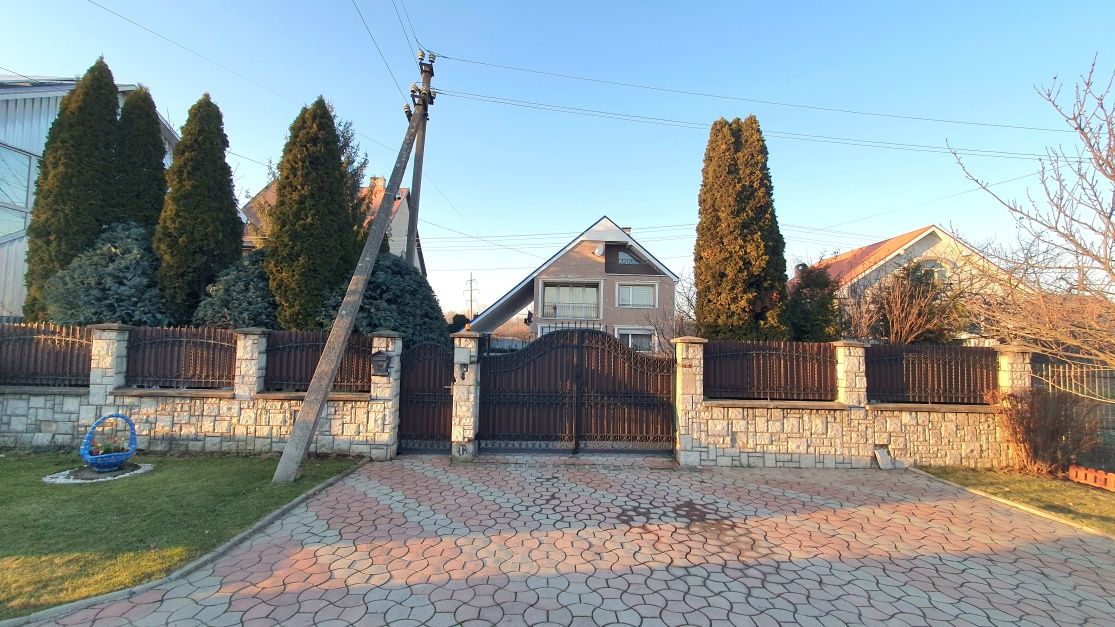 Продаж чудового двоповерхового будинку в межах Ужгорода