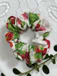Gumka do Włosów scrunchie w truskaweczki delikatna subtelna rękodzieło