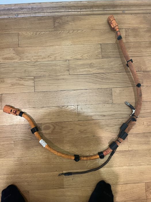 Високовольтний провід компресора vw jetta hybrid